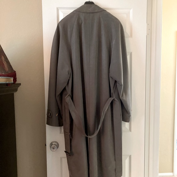 Men’s Trench Coat by Bill Blass - Picture 3 of 8